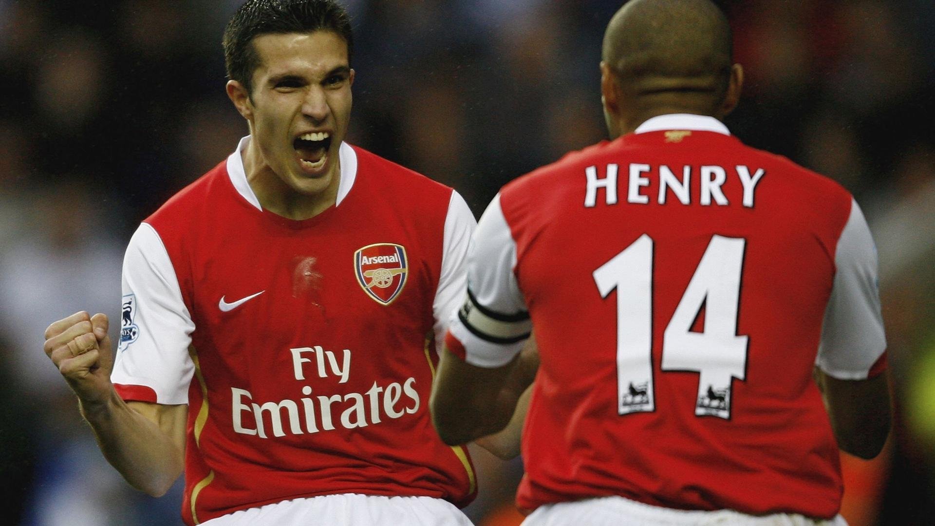 “英超强队遭遇挑战，争冠局势进入关键期”，“英超”