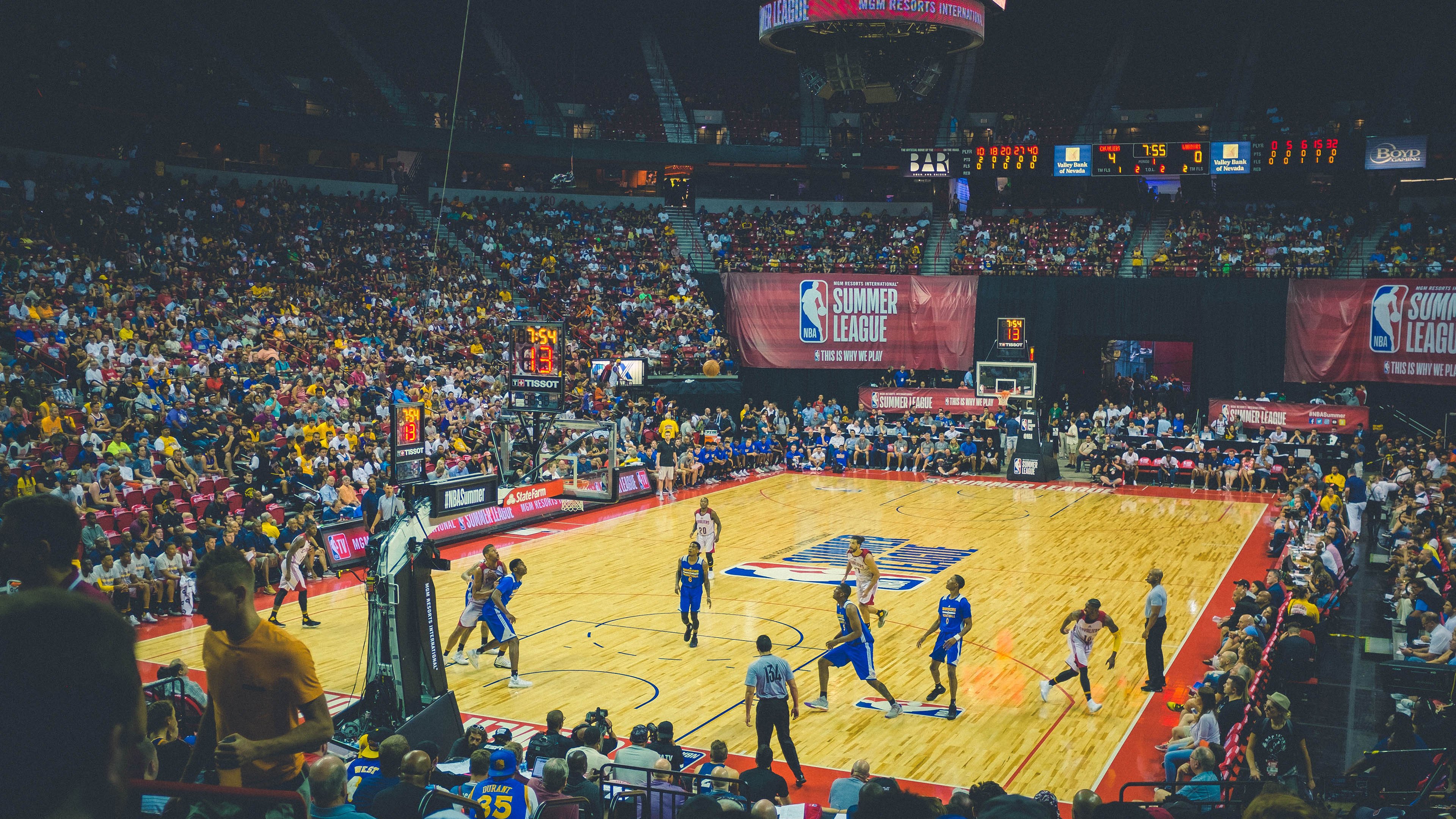 库里关键三分逆转勇士！，库里关键三分视频