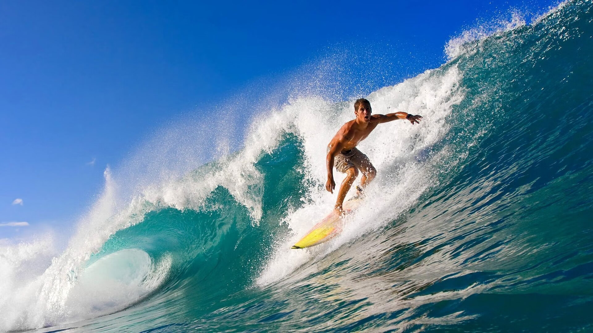 电竞产业融合虚拟现实，带来沉浸式体验，电竞产业现状