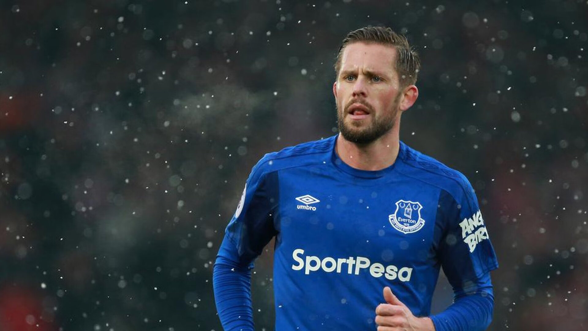 英超官方辅助决策系统正式启用，赛场判罚更科学，英超比赛机制